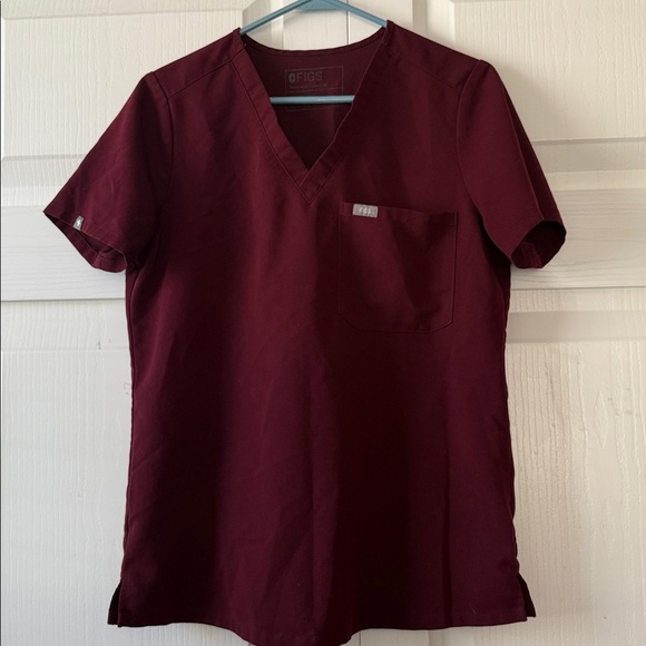 FIGS Burgundy Catarina One-Pocket Scrub Top Size Small - Picture 2 of 3